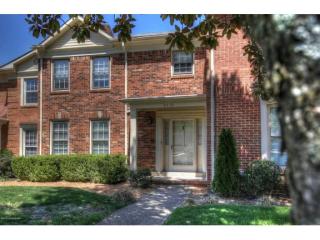 9529 Wessex Pl, Louisville, KY 40222-5042