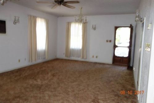 108 2nd St, Winters, CA 95694-1943