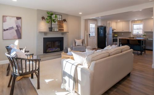 476 Grn End Ave, Middletown RI 02842-5626 exterior