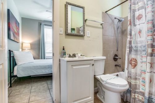 2511 Bernardo De Galvez Ave, Galveston TX 77550 exterior