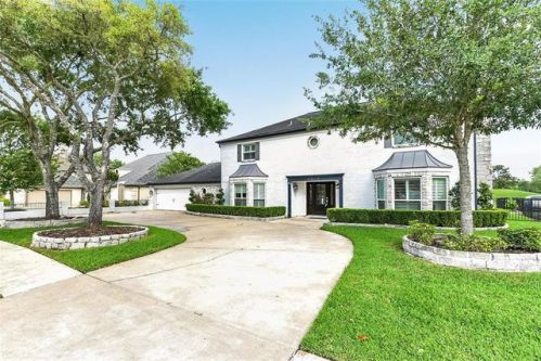 2919 Country Club Dr, Pearland, TX 77581-5008
