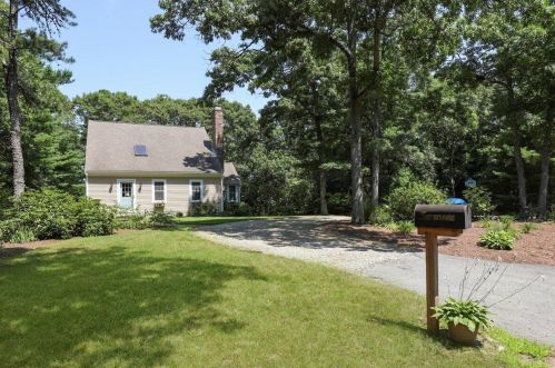 25 Luscombe Ln, Sandwich, MA 02563-2521