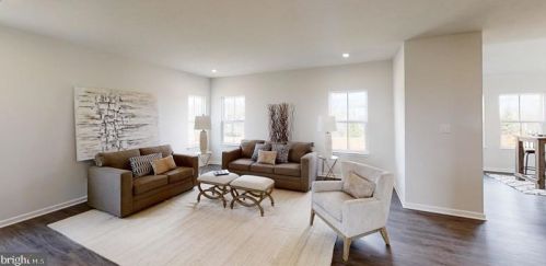 301 Greenwood Rd, Spring Grove, PA 17362-8738