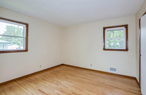 1103 Gresham Ave, Saint Paul MN  55128-5813 exterior