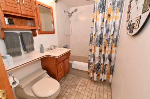 1524 El Rancho Dr, Thiensville WI  53092-5623 exterior