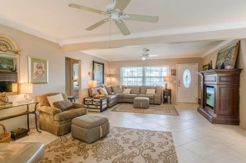 1230 Manor Dr, West Palm Beach, FL 33404-2741