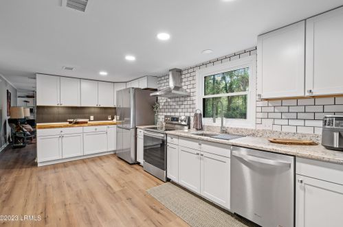 37 Royal Pines Blvd, Beaufort SC  29907-1921 exterior