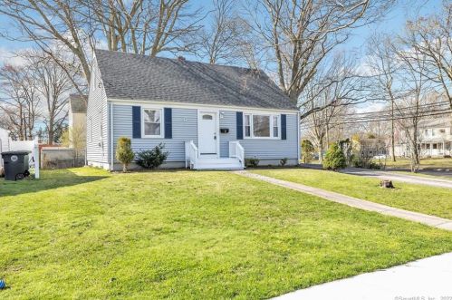 3 Datura Ave, Milford, CT 06460-5632