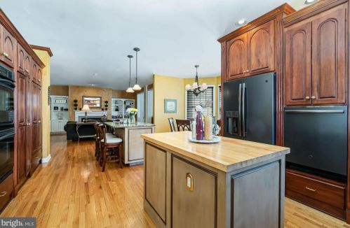 329 Mdw Dr, Navy Sup Dpt PA 17055-5187 exterior