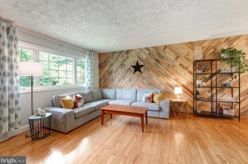 145 Gallagherville Rd, Downingtown, PA 19335-3639