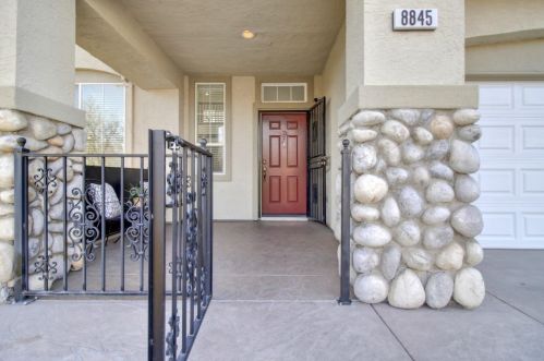 8845 Shasta Lily Dr, Elk Grove, CA 95624-3863
