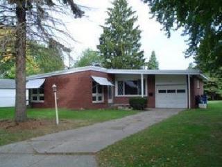 2033 Greenwich Ln, Toledo, OH 43611-1611