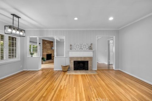 2547 Studebaker Rd, Long Beach, CA 90815-2430