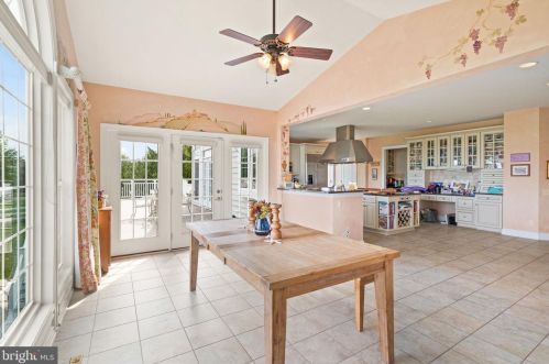 20906 Mcintosh Pl, Leesburg VA  20175-6372 exterior