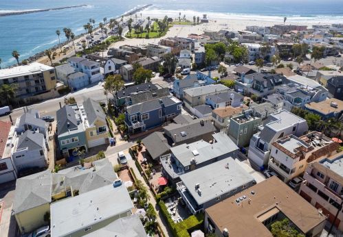 824 Anacapa Ct, San Diego CA  92109-8203 exterior