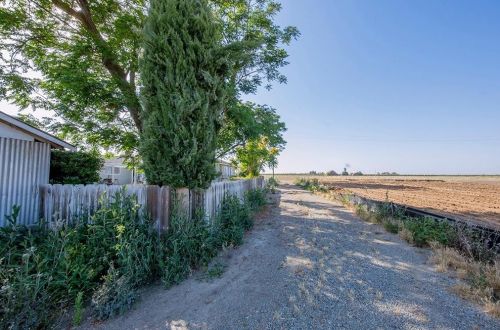 900 Olive Ave, Grayson CA  95363-9415 exterior