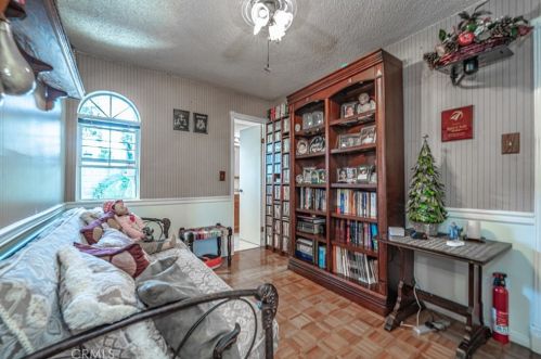 13657 Earnshaw Ave, Downey, CA 90242-5126