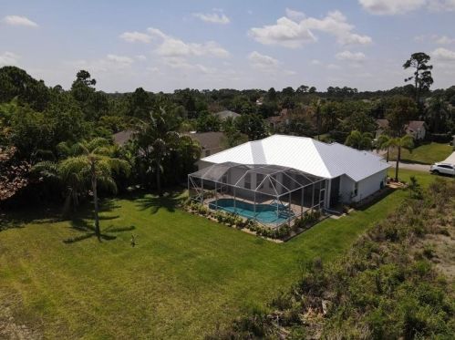 1041 Abingdon Ave, Fort Pierce FL  34953-2804 exterior