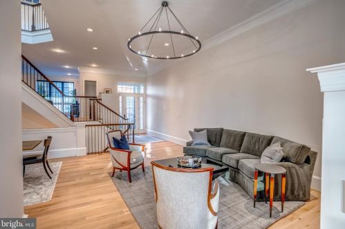 18285 Mullfield Village Ter, Leesburg VA  20176-7466 exterior