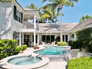 726 Grove Pl, Vero Beach, FL 32963-9500