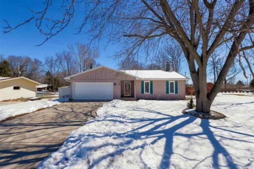 610 Johnson St, Angelica, WI 54162-8823