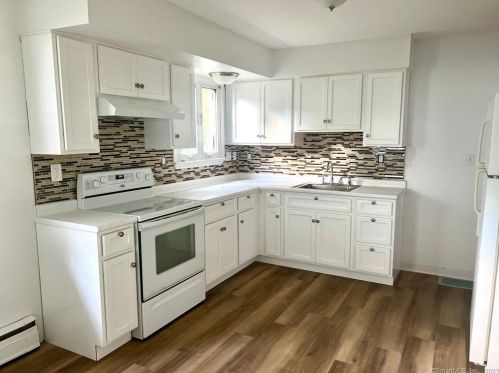 151 Kneen St, Huntington CT  06484-3953 exterior