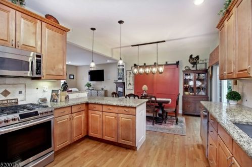 11 Cedar Ct, Hackettstown NJ  07840-2850 exterior