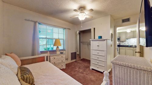 402 Grv Isle Cir, Vero Beach FL 32962-8507 exterior