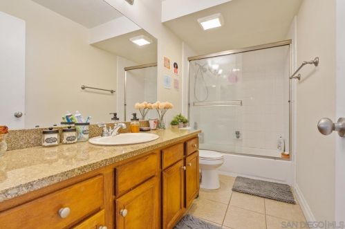 1756 Essex St, San Diego CA 92103-3655 exterior