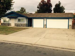11078 Bonneyview Ln, Hanford, CA 93230-6306