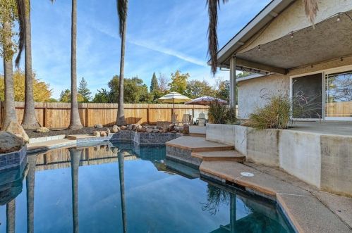 8437 Juglans Dr, Citrus Heights CA  95662-3048 exterior