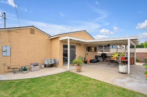 5519 133 St, Hawthorne CA  90250-5921 exterior