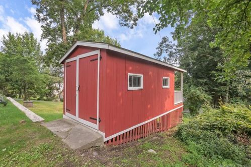 93 Boulevard Dr, Danbury CT  06810-7254 exterior