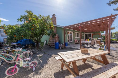 1412 Cottonwood St, Woodland CA  95695-5167 exterior