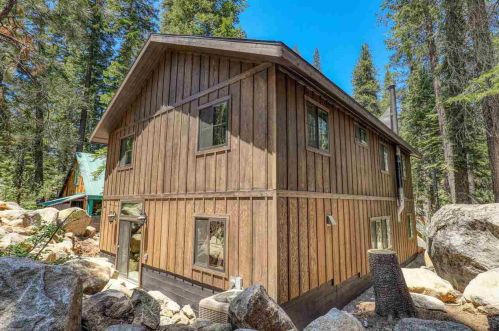 15611 Conifer Dr, Truckee, CA 96161-3405