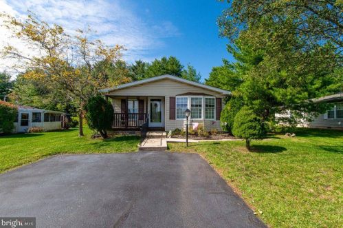 67 Wood Hollow Dr, Harleysville, PA 19438-2945