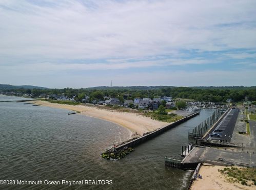 8 Benton Ave, Leonardo NJ  07737-1403 exterior