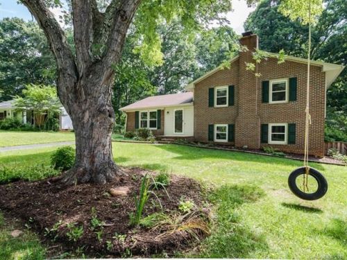 137 Castlerock Dr, Asheville, NC 28806-9517