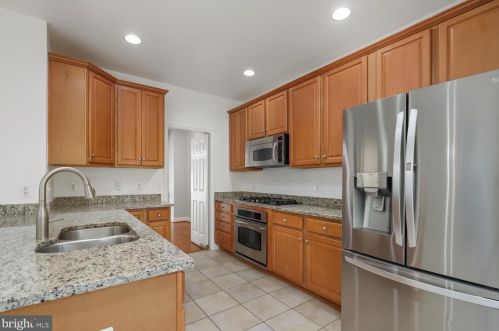 14757 Potomac Branch Dr, Woodbridge VA  22191-4030 exterior