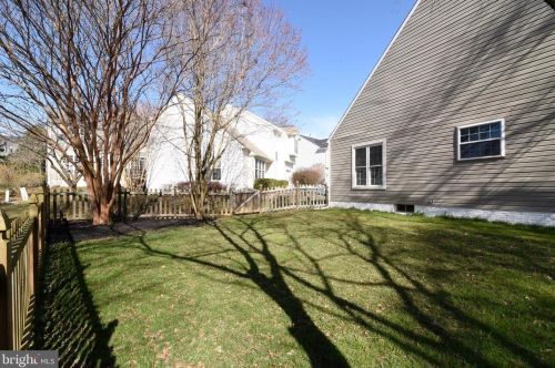 422 Foxridge Dr, Leesburg, VA 20175-2500