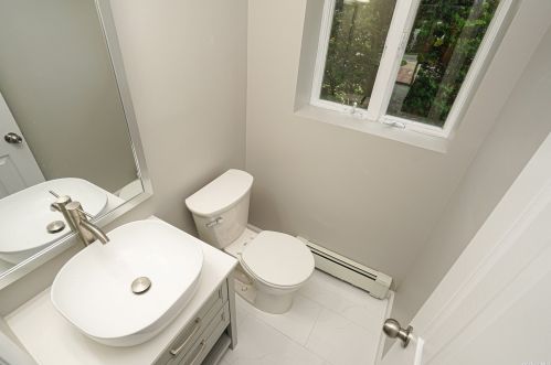 10 Cliftwood Pl, San Remo NY  11754-4011 exterior