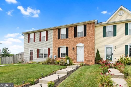 137 Apple Grove Ln, Littlestown PA  17340-1159 exterior