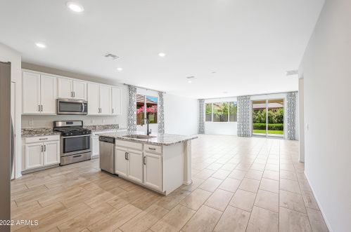 26842 173rd Dr, Sun City, AZ 85387-7917