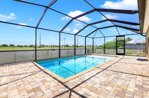 413 24th Pl, Cape Coral, FL 33909-2896