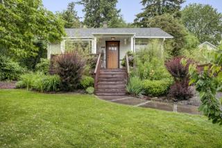 346 10th Ave, Kirkland, WA 98033-5315