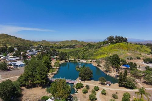 33347 Harvest Way, Wildomar CA 92595-9118 exterior