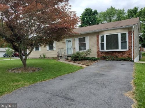 104 Iris Way, Charles Town WV  25414-9437 exterior