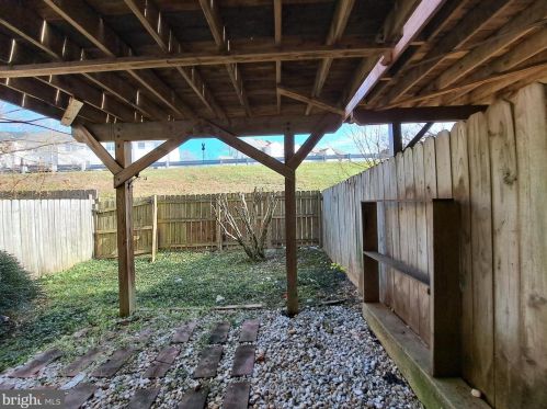 303 Dundee Dr, Fredericksburg VA  22405-8727 exterior