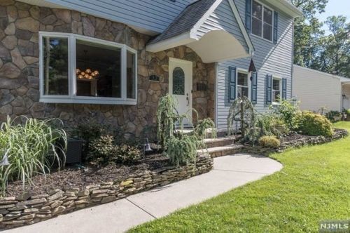 32 Marion Rd, Montvale, NJ 07645-2328
