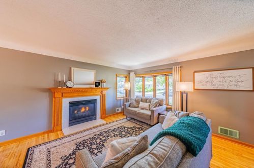 838 24th Ave, South Saint Paul, MN 55075-1327